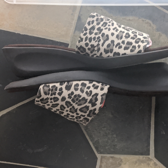 Shoes - Picture 4 of 4